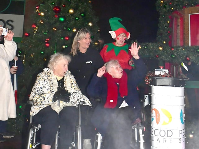 Ann Carlton, aged 84, a former teacher at both Kitwood Girls and Gleed girls schools, was given the honour of switching on Pescod Square’s brand new Christmas Lights.