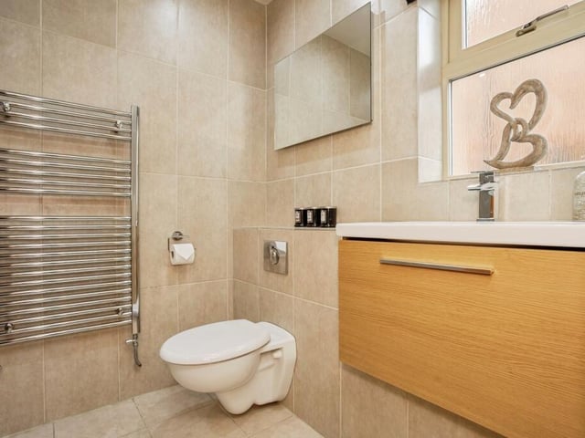 ... its en suite facilities.