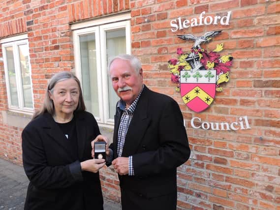 New Mayor Coun Anthony Brand, presents a past mayor's badge to outgoing Mayor Coun Linda Edwards-Shea.