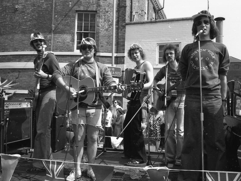 The Boston Folk Orchestra float.
