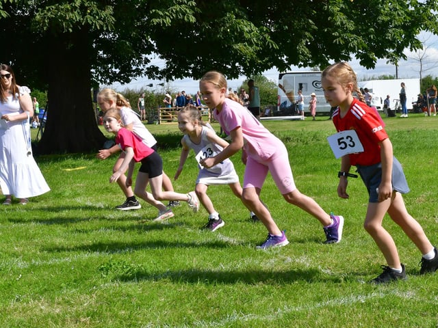Children's 80m running races