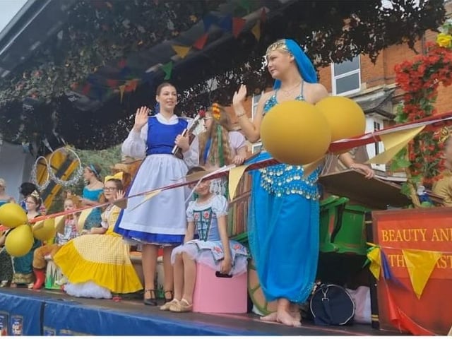 Snow White and the Seven Dwarves float heading down Lumley Road.