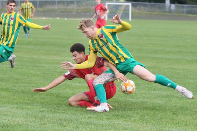Mansfield's Rhys Walwyn-Alsop and Skegness's Conor Marshall do battle.