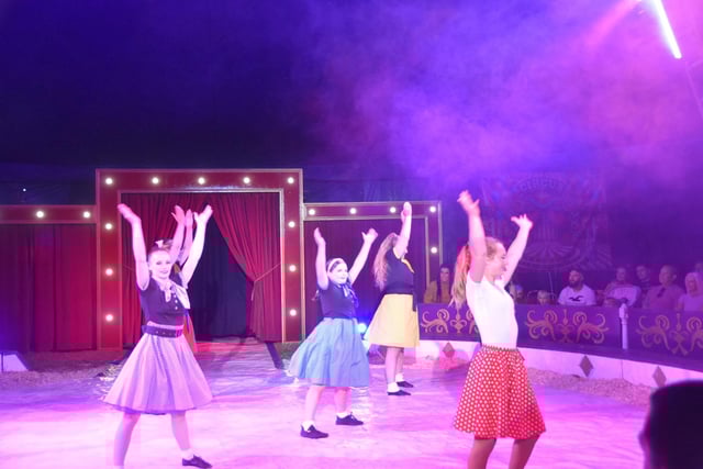 Ready to rock - the dancers.