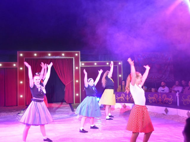 Ready to rock - the dancers.