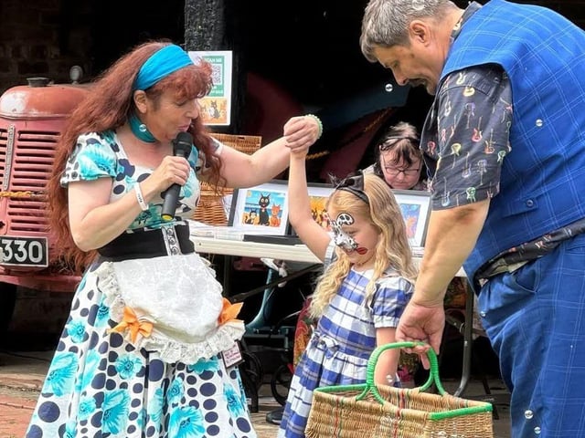 Alice'Dee (Dee' Dee Lee) the Musical My'stro and Little Alice one of many competition winners trying to work out where the White Rabbits gone?