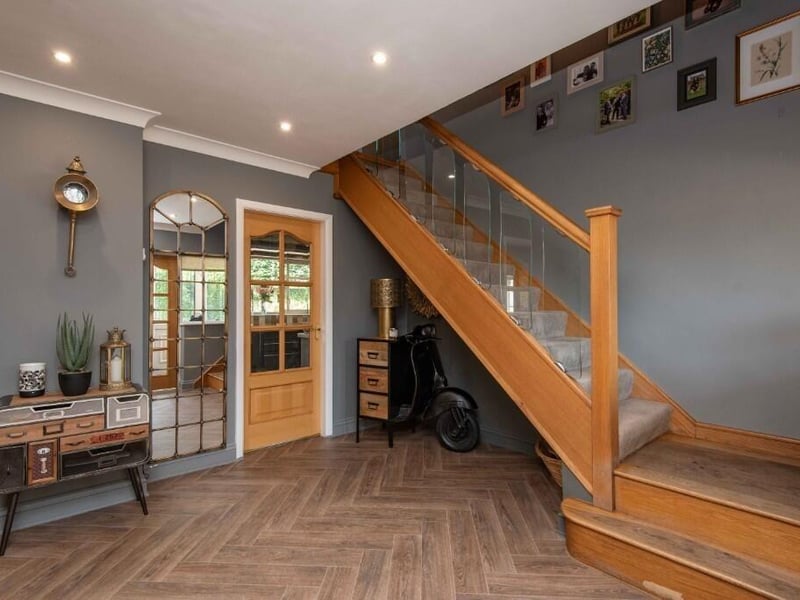The entrance hall.