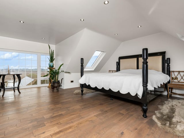 The principal bedroom.