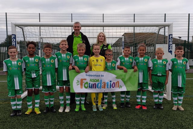 Asda's Stephen Bromby and Amanda Proctor with Wyberton U9s FC.