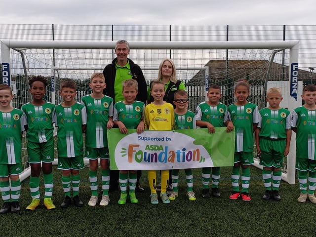 Asda's Stephen Bromby and Amanda Proctor with Wyberton U9s FC.