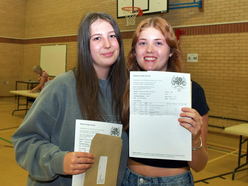 Poppy Walmsley (left) and Sophie Pickwell.