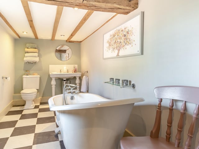 ... Jack-and-Jill-style bathroom.