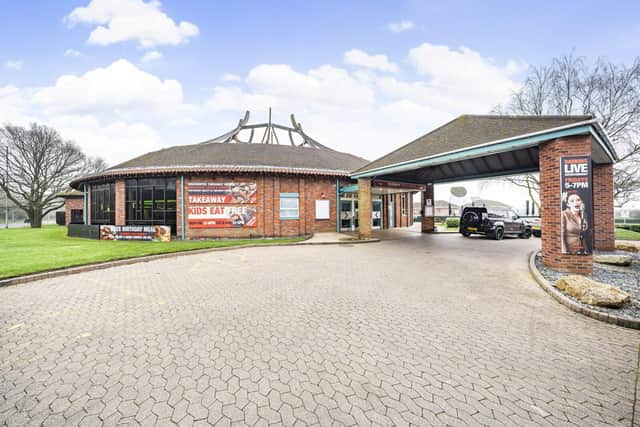 Exterior image of Ethans Restaurant