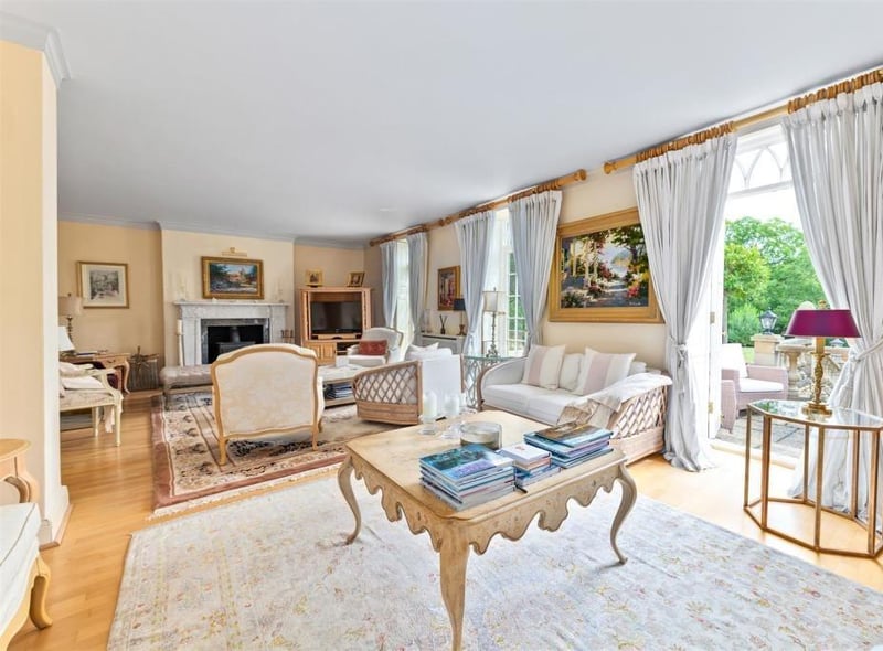 The drawing room.