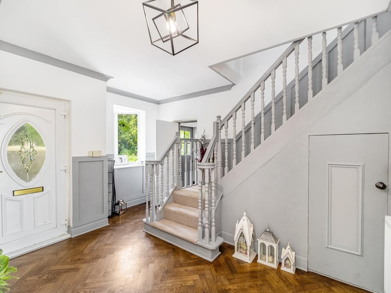 The entrance hall.