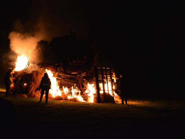 Caistor Mayor Jon Wright and Lions President Katrina Robinson lit the bonfire