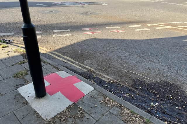 A flag has been painted on the base of this lamp-post in Woodhall Spa.