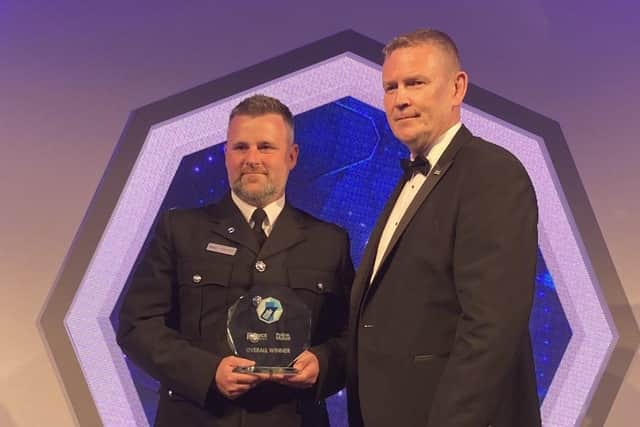 PC Steve Denniss receives his award.
