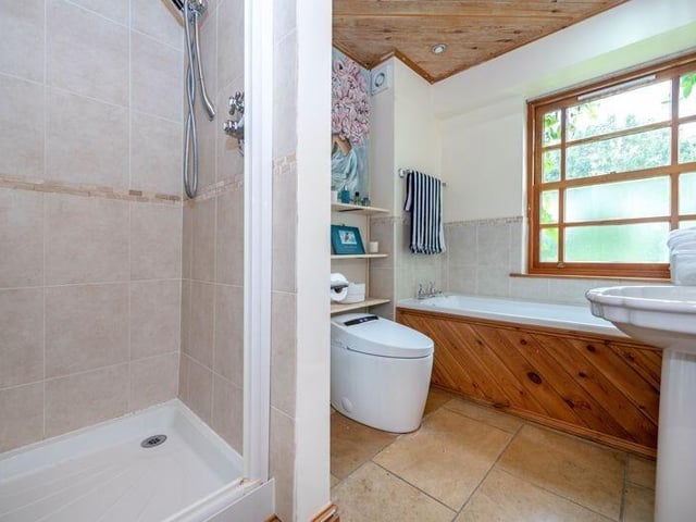 Ground-floor en suite facilities.