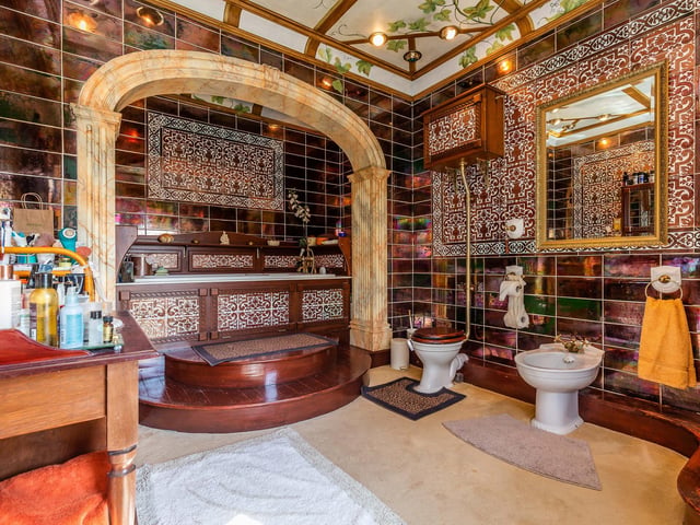 ... its en suite.