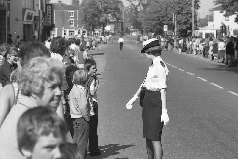 Crowds line the street in Wide Bargate.