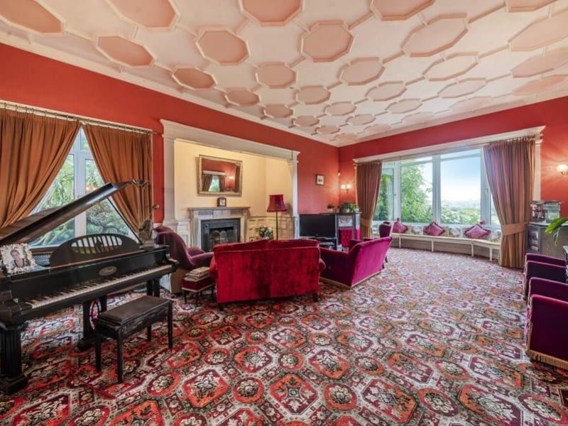 The drawing room.