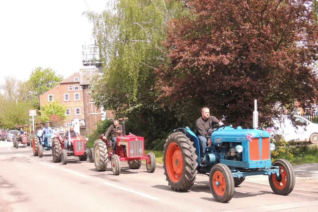 It was an amazing sight to see so many old tractors arrive.