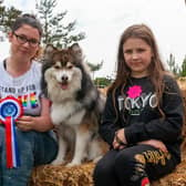 Yasmine Hicksley and daughter Alice with their dog "Kingsley", winner of "Best in Show".