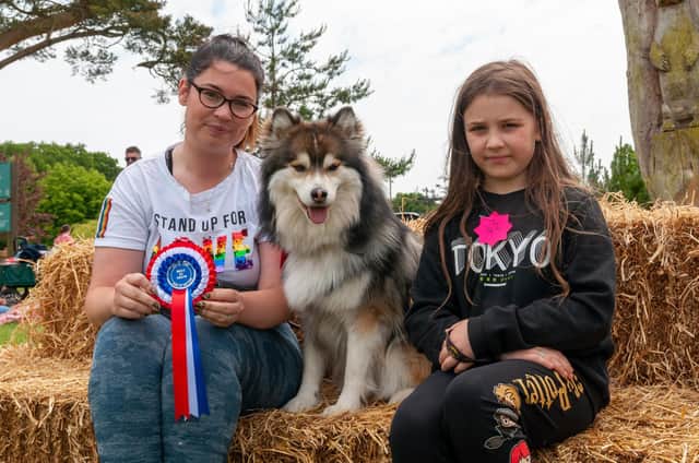 Yasmine Hicksley and daughter Alice with their dog "Kingsley", winner of "Best in Show".