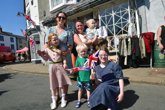 Lauren Simpson and Jenny Simpson with Arthur Le Voi , one , and (from left) Lillie Le Voi 5, Kane Ranshaw 3 and Lacie Le Voi 8 of Alford