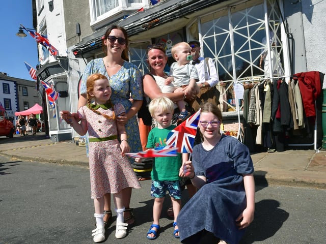 Lauren Simpson and Jenny Simpson with Arthur Le Voi , one , and (from left) Lillie Le Voi 5, Kane Ranshaw 3 and Lacie Le Voi 8 of Alford