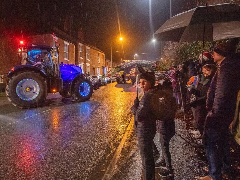 Louth Tractor Run sets off in the snow.