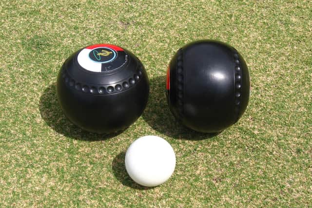 Invaders beat leaders Holland Fen 4-2 to cut the gap to just seven points behind the Fenmen.