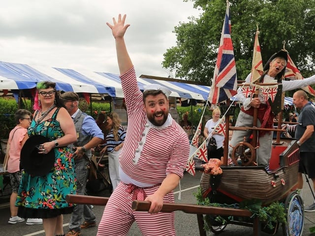 These patriots made a song and dance about flying the flag.