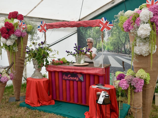 Helen Chambers of Evolve Flowers doing a demonstration in the horticultural tents.