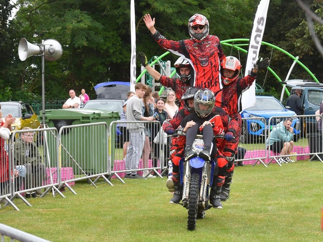 Sharing a ride, Moto Stunts International-style.