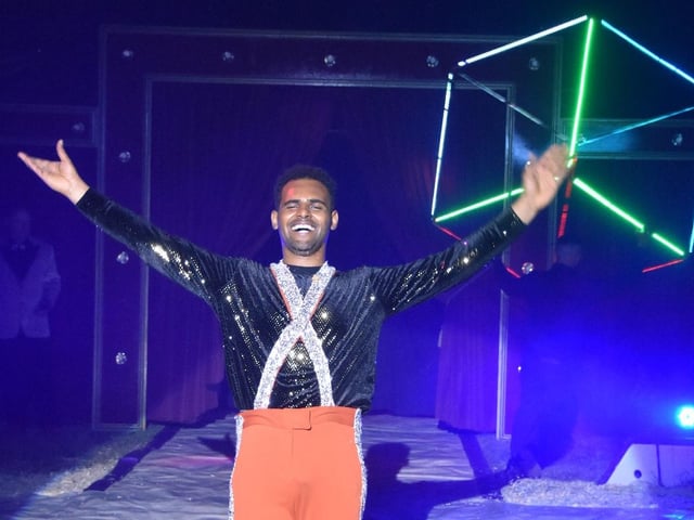 One of the acts at Wonder Circus/Circus of Wonders.