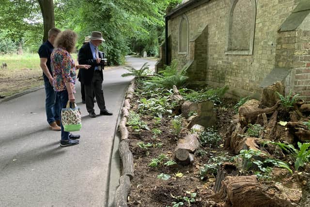 Judges inspect the new fern border at Boston Cemetery. Photo by Jaimanuel Photography.