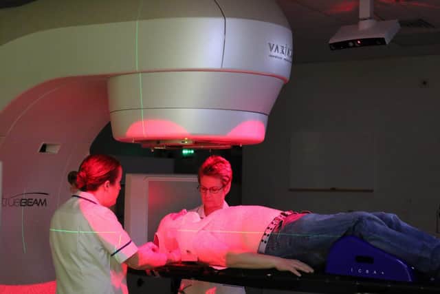 Open mask radiotherapy.