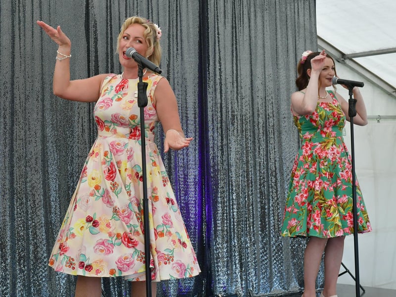 1940s-themed entertainment.