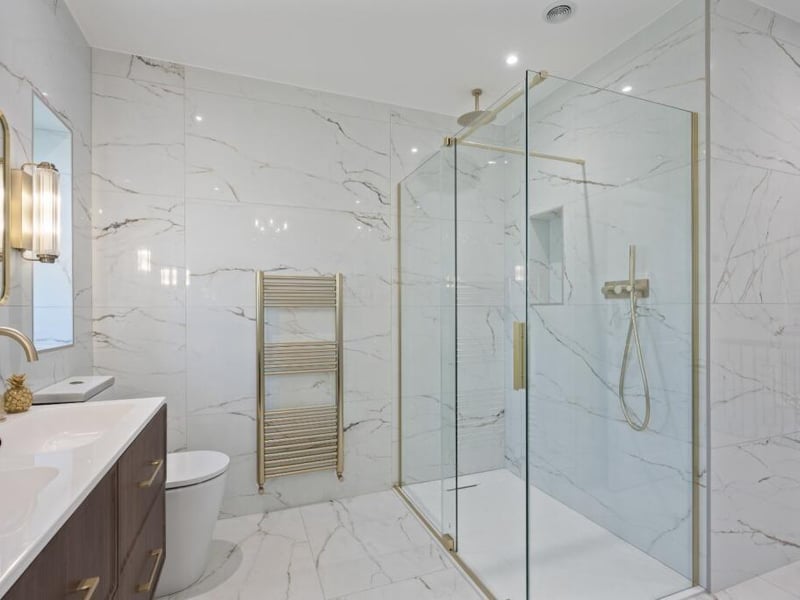 More of the bathroom.