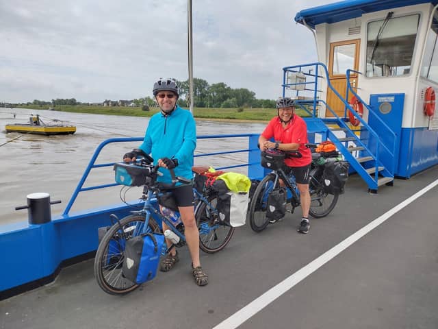 Paul Bargh (right) and Neil Steeper on their cycling challenge.