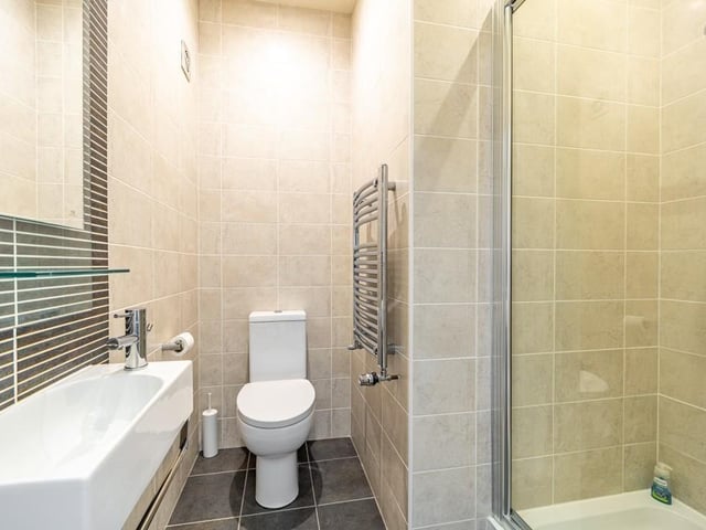 ... and its en suite.