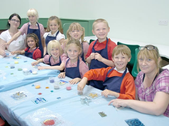 Year two pupils at Chestnut Street CofE Primary School are pictured taking part in a workshop led by Liz Pearson, right, from the Glass Room in Leasingham. She is pictured with teacher Gemma Simeoli.
