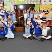 B&amp;DWC - AH-002 - Pupils at Bourne Abbey C of E Primary Academy with storyteller Mark Fraser
