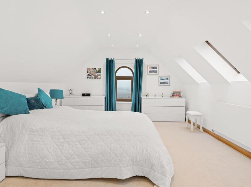 The principal bedroom.