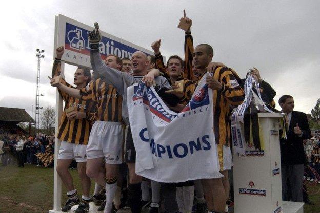 United lift the trophy and celebrate.