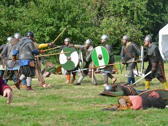 Vikings and Saxons do battle.
