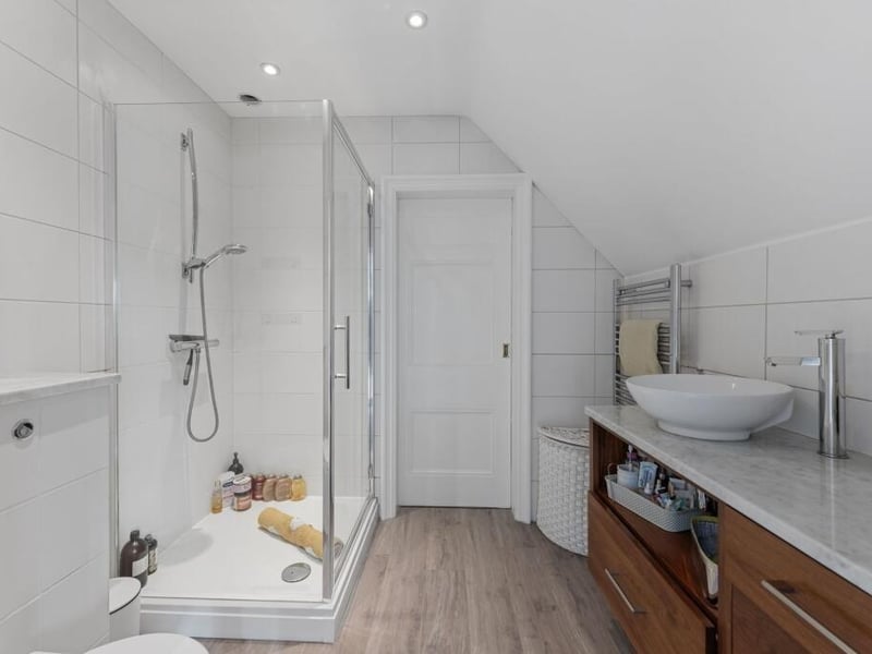 ... its en suite.
