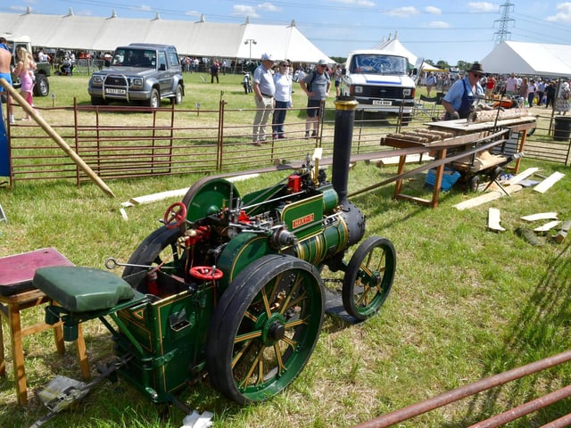 Richard Kew of Butterwick with his half size rack saw, driven by a half size Ruston & Proctor engine.